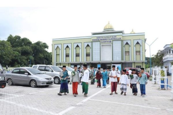 Tips memondokkan anak