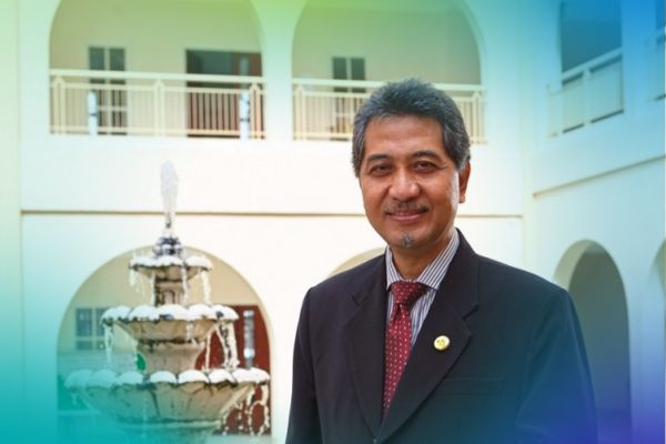 Meningkatkan Minat Baca : Pesan dari Prof. Dr. KH Hamid Fahmy Zarkasyi, Rektor UNIDA Gontor
